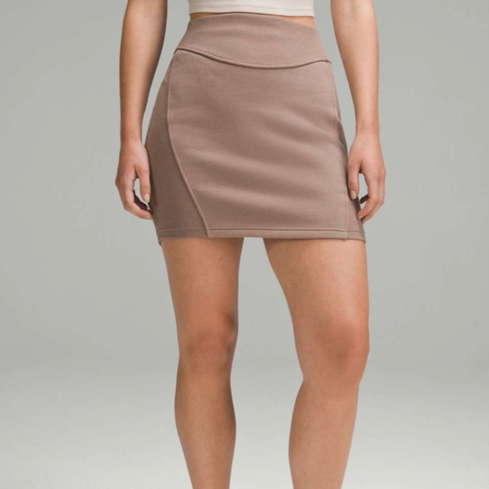 Lululemon Scuba High-Rise Mini Skirt
Taupetastic Like New XS.